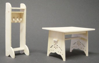 Puppenstubenmöbel Tisch und Kleiderständer