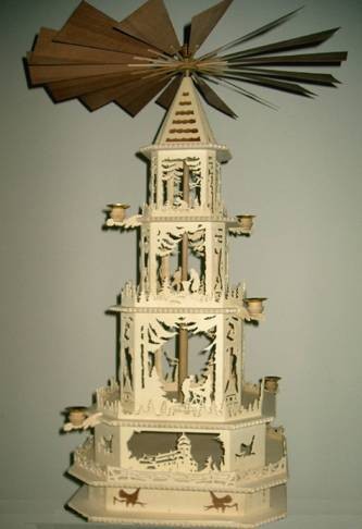 Laubsägevorlage für eine 6-eckige Weihnachtspyramide 